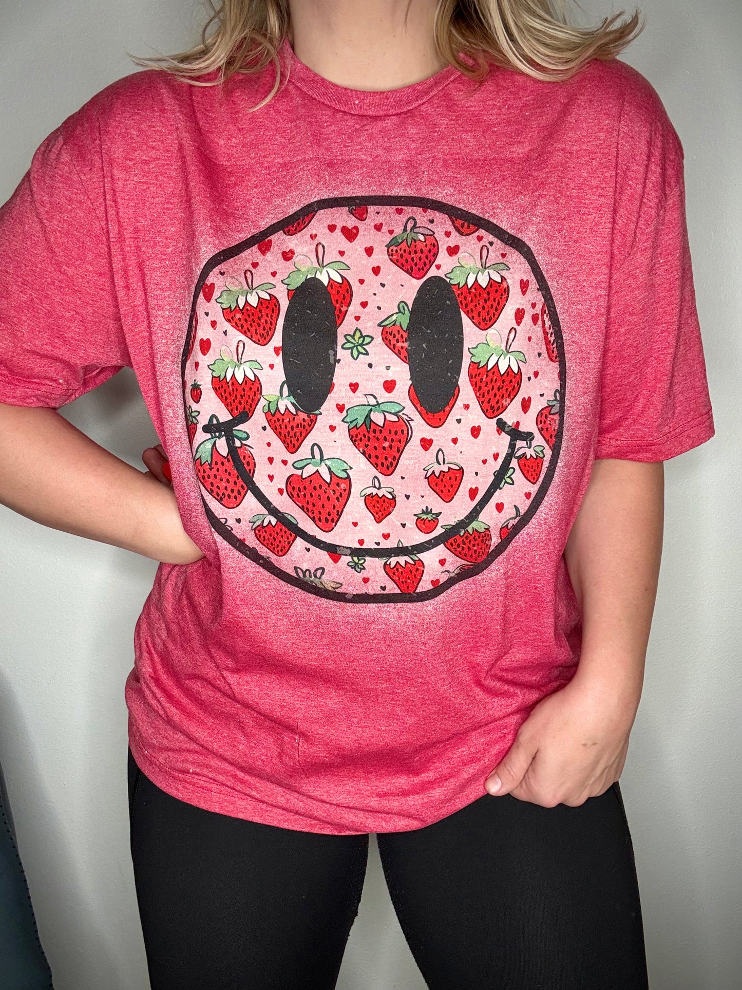 STRAWBERRY SMILEY TEE