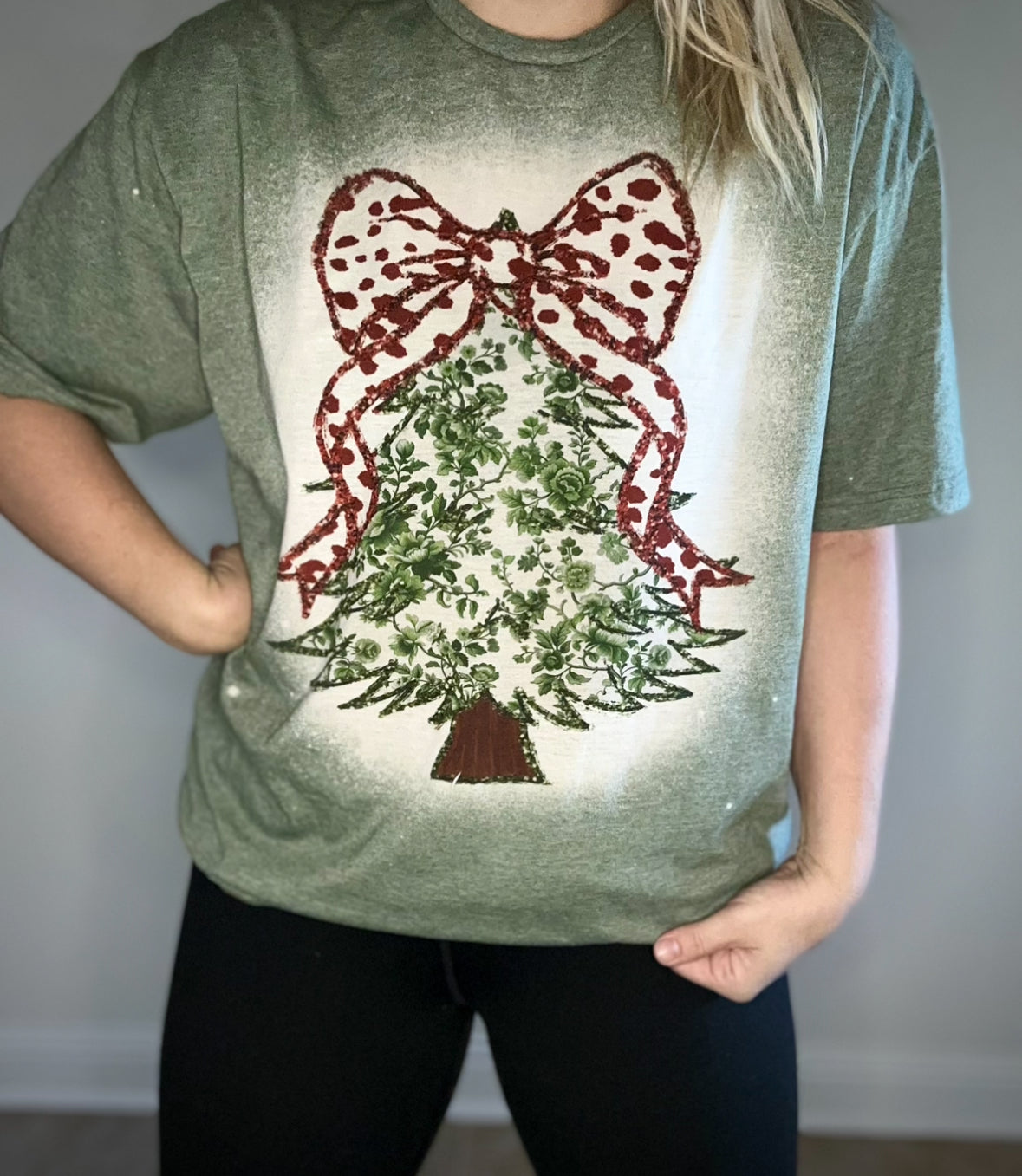 RED BOW TREE TEE